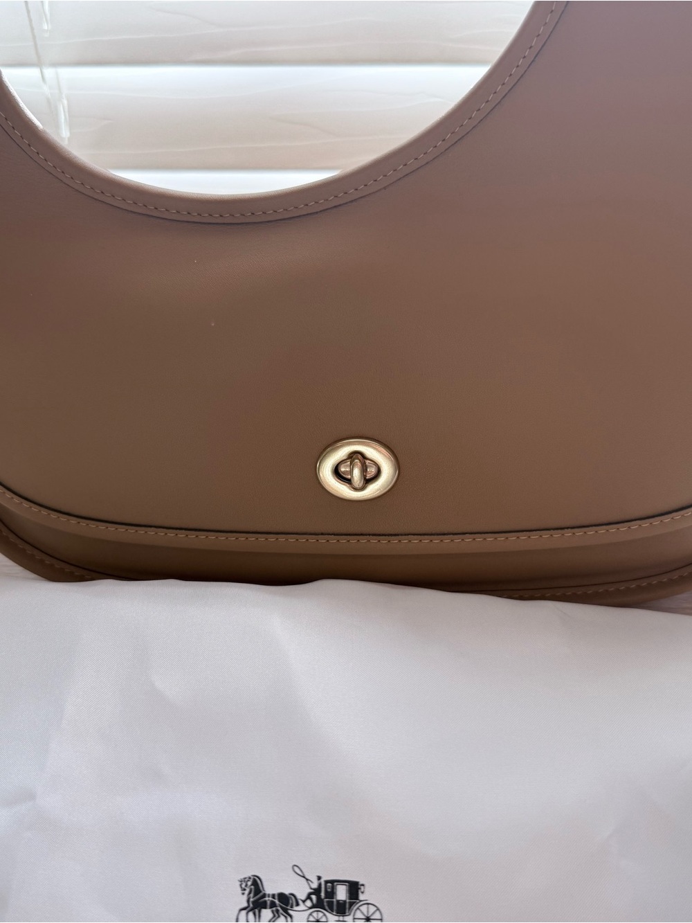 Coach Honey Leather Shoulder Bag with Turn-Lock - Picture 3 of 8